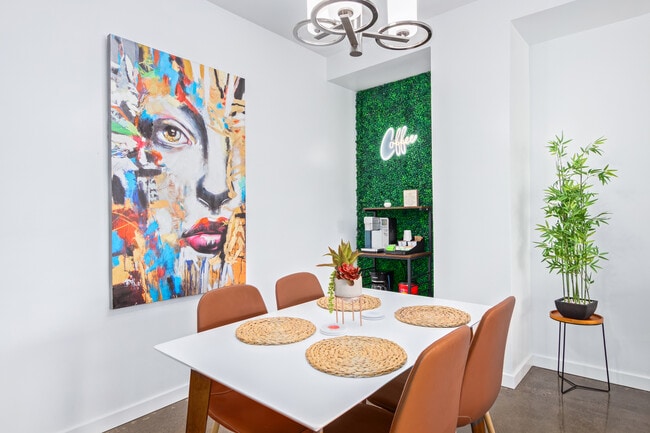 Photo - 805 N 4th Ave Unidad 208