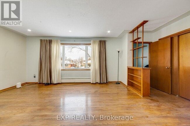 Photo - 1023 Eagle Dr Unité Main