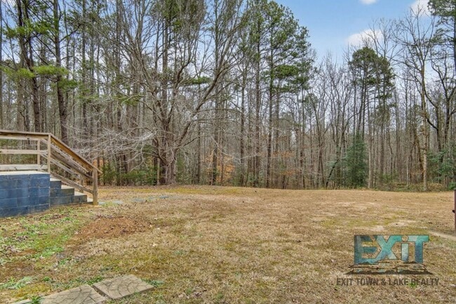 Photo - 3 Bedroom, 1 Bath Home Available