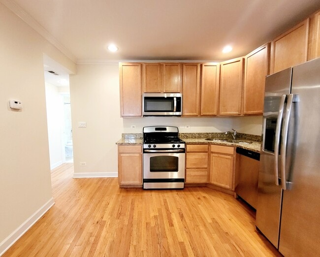 Building Photo - 2856 W Rosemont Ave Unit 2 Rental