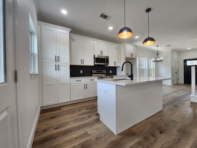 Photo - 922 W Austin St