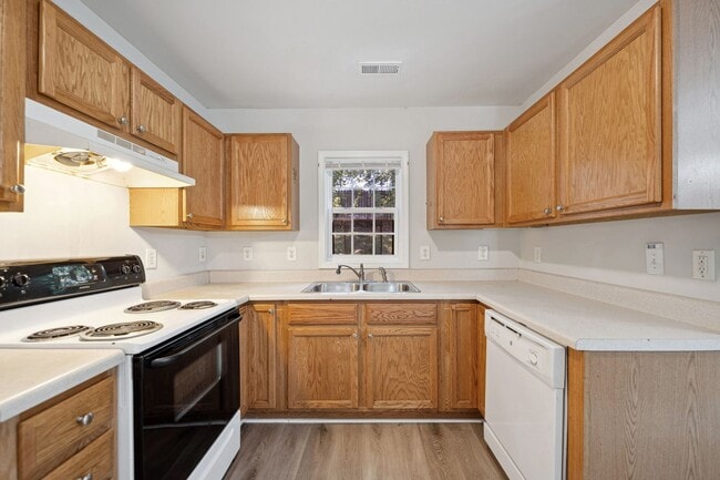 Photo - 1140 Drew St Unit A