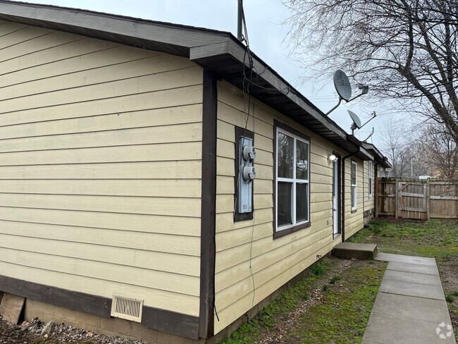 Building Photo - 1607 N Grant Ave Unit B Rental