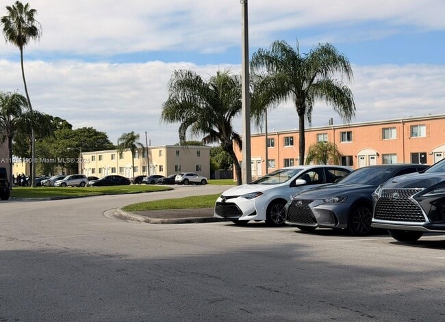 Photo - 8447 NW 4th Ave Unidad 8447