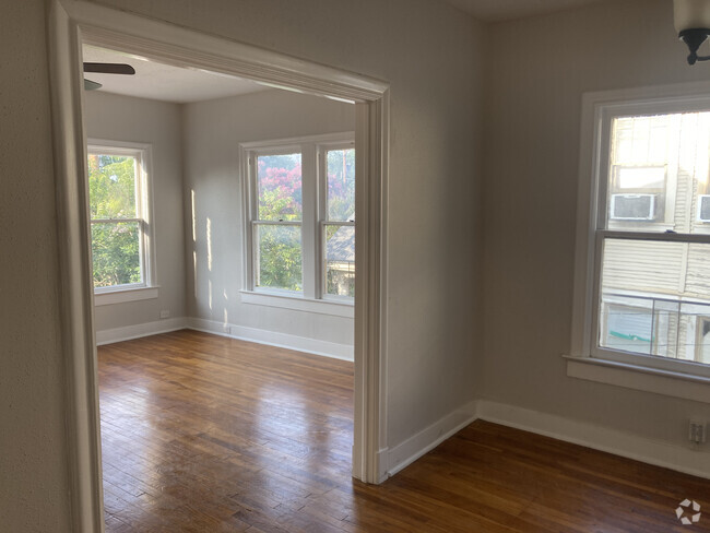 Spacious living room and dining area with loads of natural light - 266 Post Ave Unit 266 Post Ave Rental