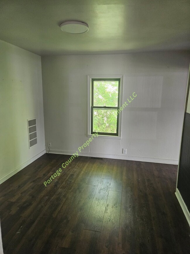 Photo - 748 Isadore St
