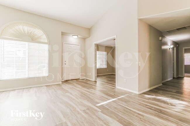 Photo - 1380 W Gary Dr