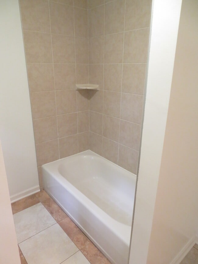 Photo - 1139 Yorkshire Dr