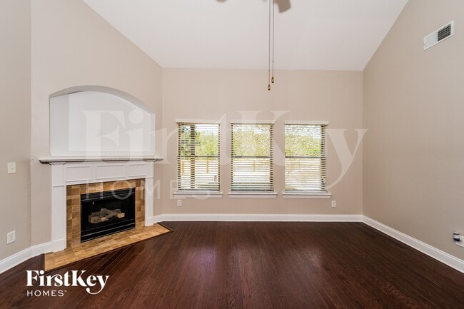 Photo - 506 Blackberry Glenn