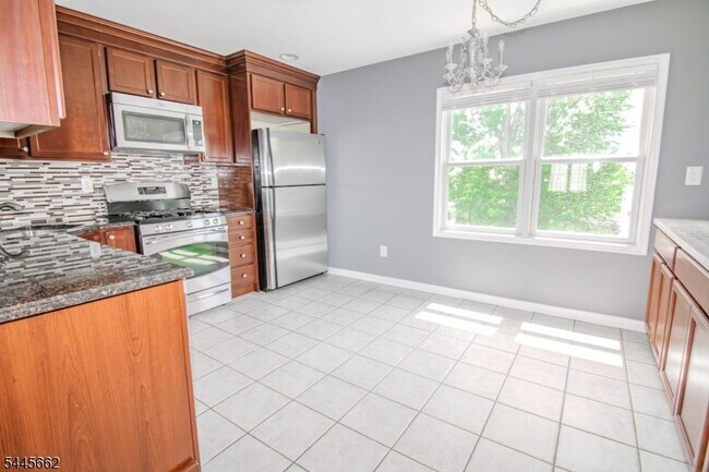 49 Stuyvesant Ave