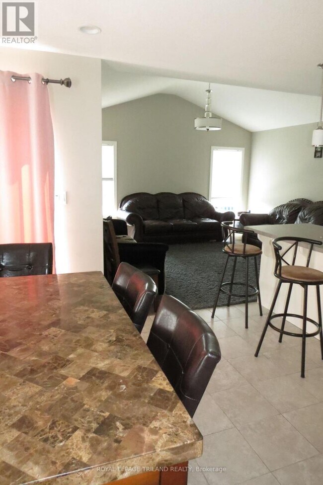 Photo - 204 Peach Tree Blvd