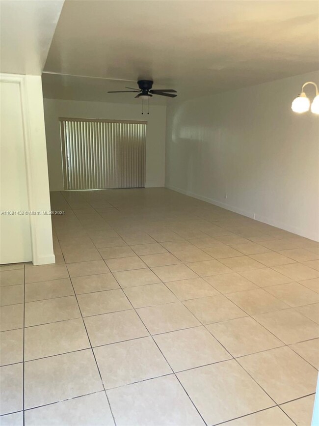 Photo - 8940 S Hollybrook Blvd Unidad 306 Rental