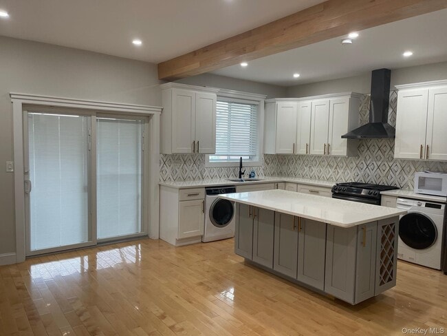 Photo - 81-34 169th St