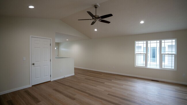Photo - 4321 Dawn St