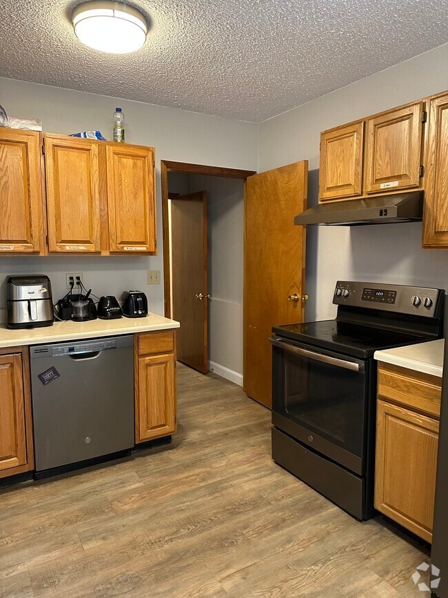 Building Photo - 706 1st St Rental