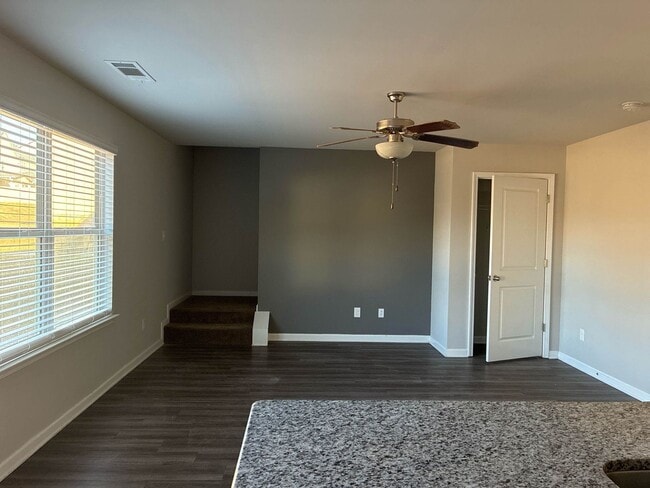 Photo - Lovely 3 bedroom 2 bath in Brookdale at Lo...