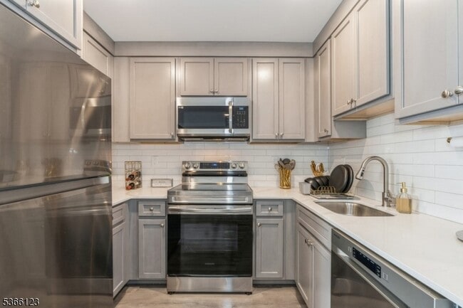 Photo - 369 18th Ave Unidad 204