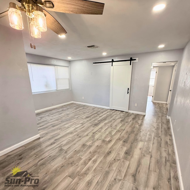 Photo - 332 S Seneca Blvd