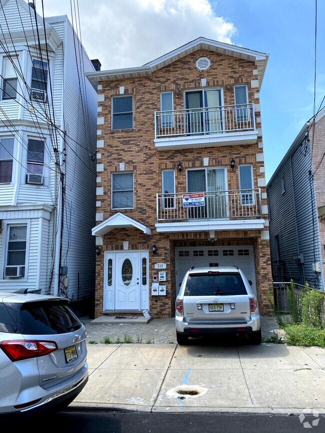 Building Photo - 219 Congress St Unit 1 Rental