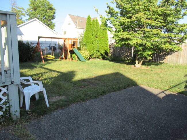Photo - 330 Bradley St