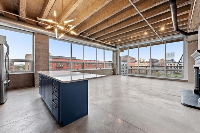 Photo - 901 N 3rd St