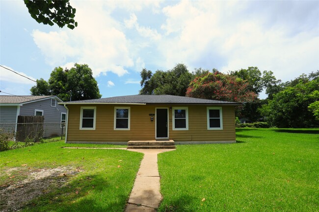 Building Photo - 520 Mckee St