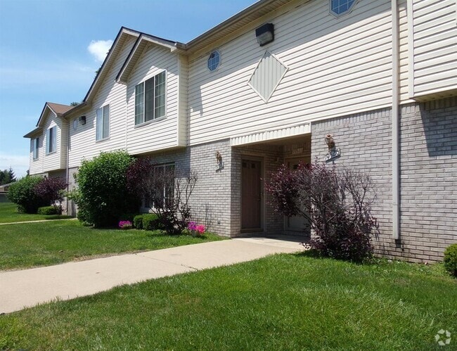 Building Photo - 1st Floor Condo w/ Large Living Room and E...
