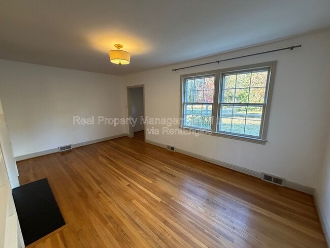 Photo - 7530 Shallowford Rd