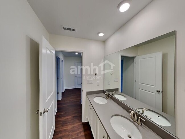 Building Photo - 5231 Valor Dr Rental