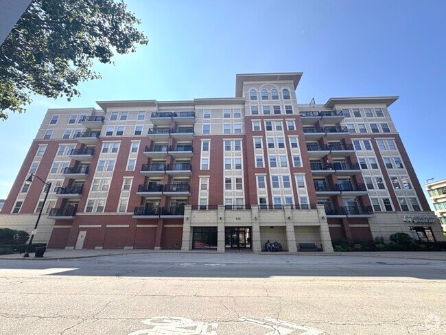 Building Photo - 656 Pearson St Rental