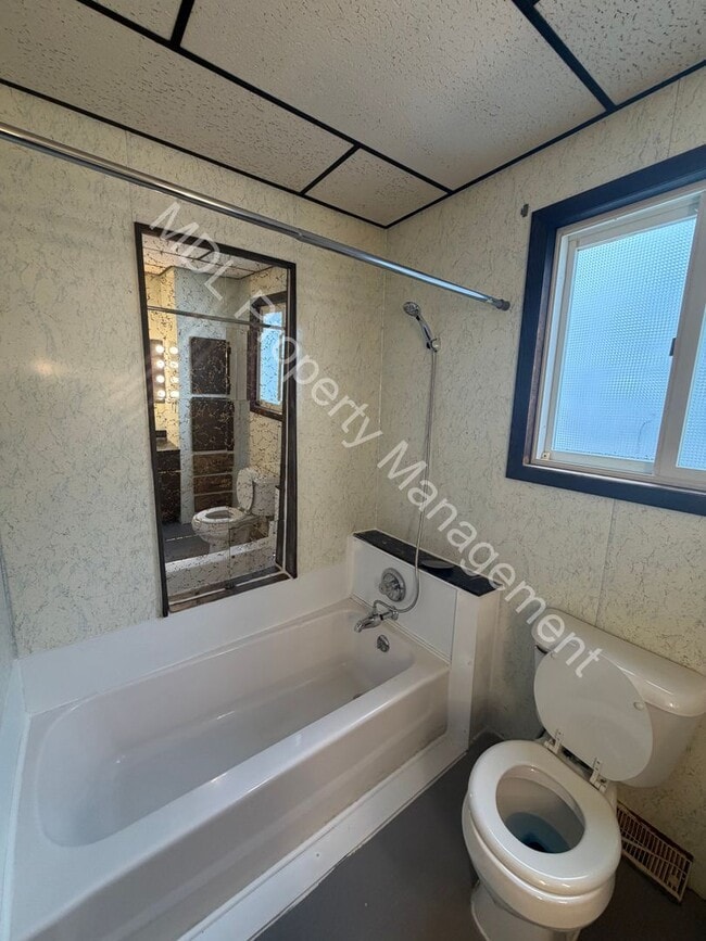 Photo - 3 Bedroom 2 Bathroom Home w/ Full Basement