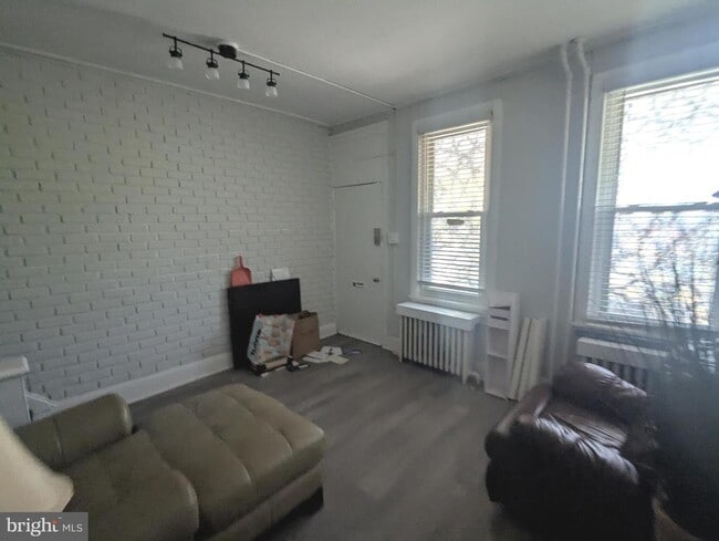 Photo - 657 N 37th St