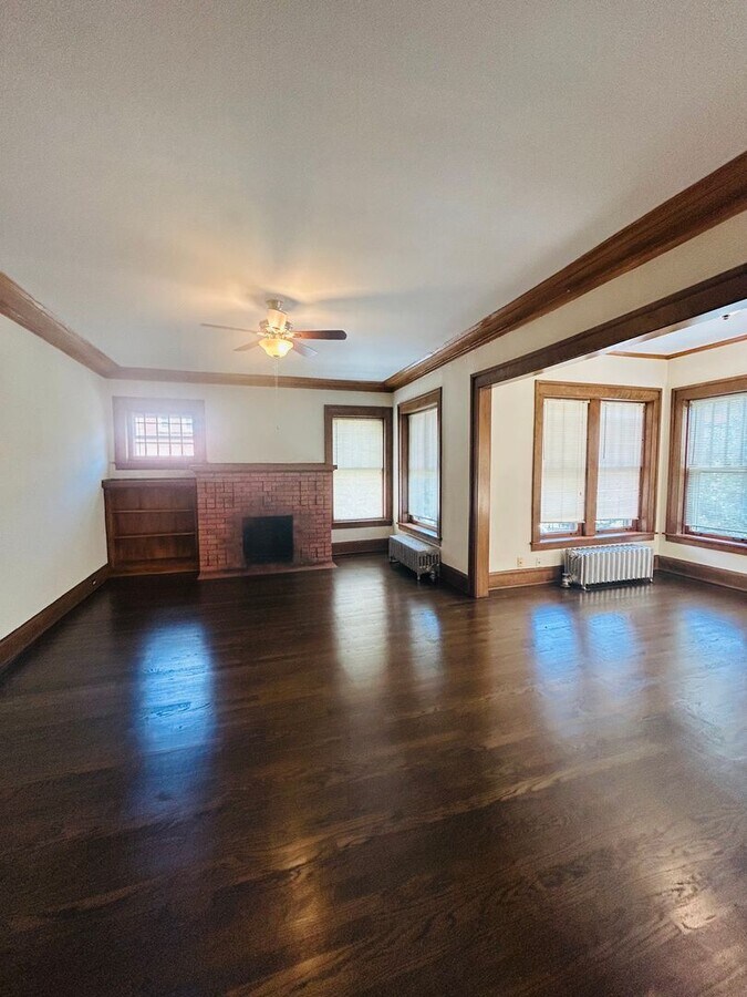 Photo - 5752-58 N Winthrop Ave