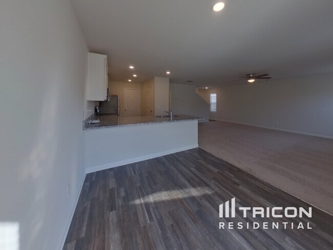 Photo - 2002 Southlea Dr