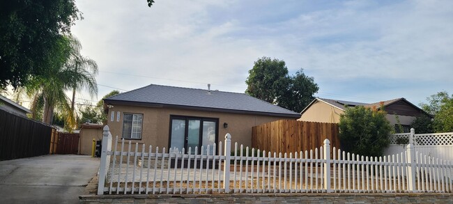 Photo - 5423-5425 Willowcrest Ave Apartamento Unidad 5425