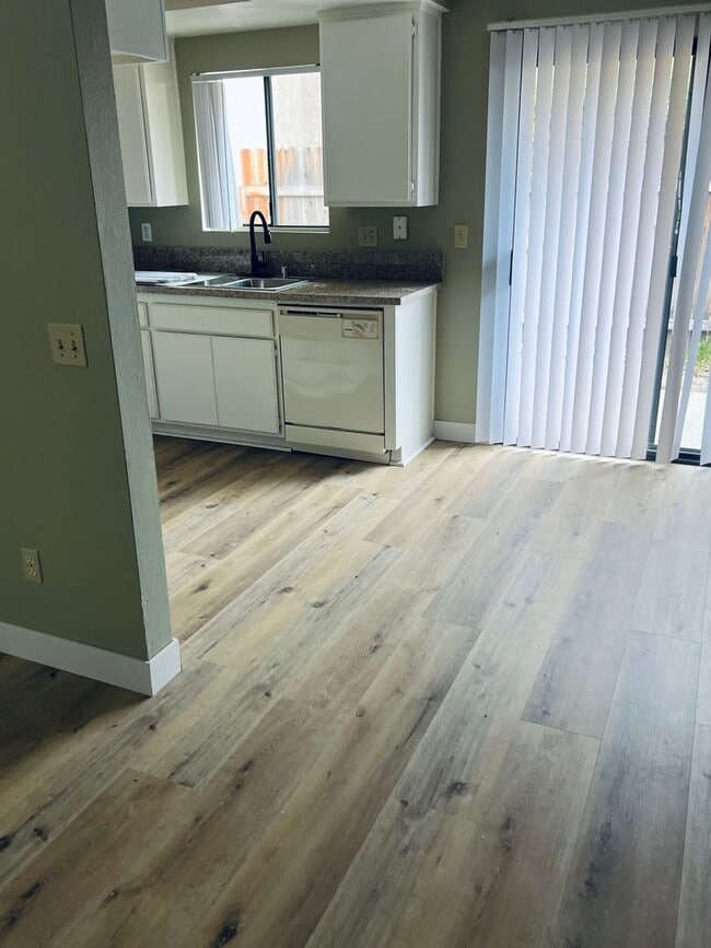 3143 Triumph Ln Unit 1