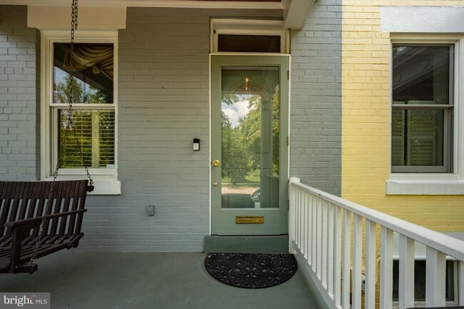 Photo - 221 E St SE