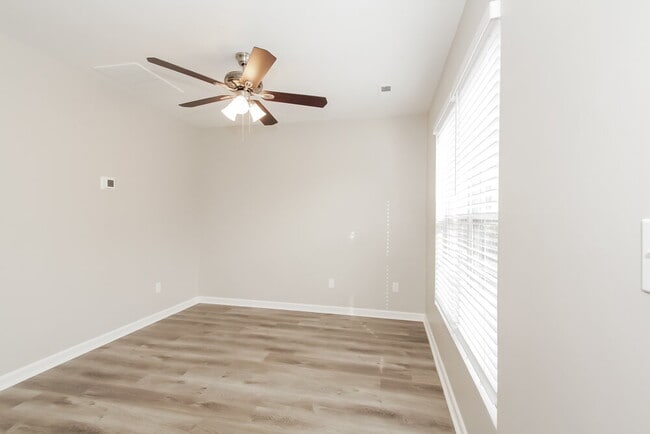 Photo - 6516 Lynmont Dr