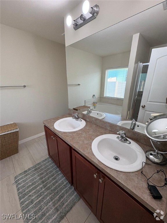 Building Photo - 1718 SW 6th Ave Rental