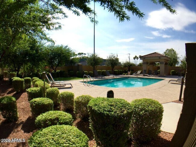 Photo - 3250 W Greenway Rd