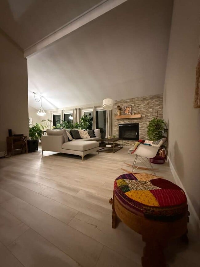 Photo - 67 Exeter Ln