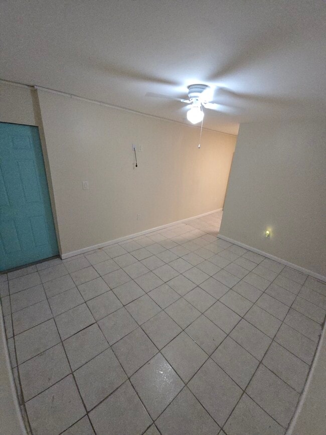 Photo - 3180 SW 6th St