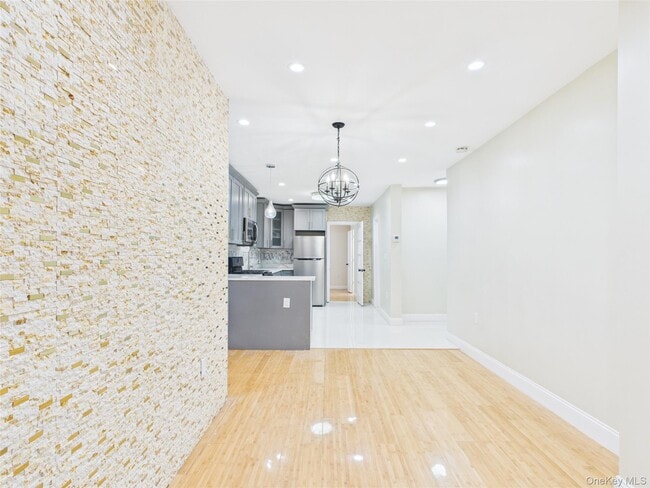 Photo - 25-16 Curtis St