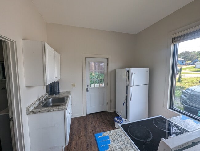 Photo - 954 Main St Unit C