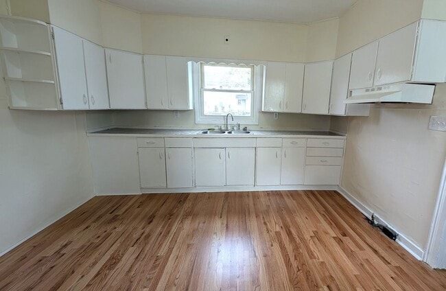 Photo - 1096 Wood St