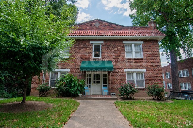 Building Photo - 674 Somerset Terrace NE Rental