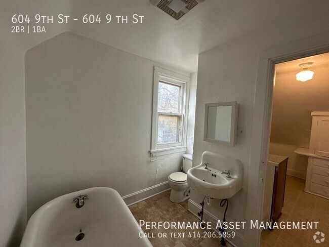 Building Photo - Charming 2BR/1BA Upper Unit 604 9 th St Rental