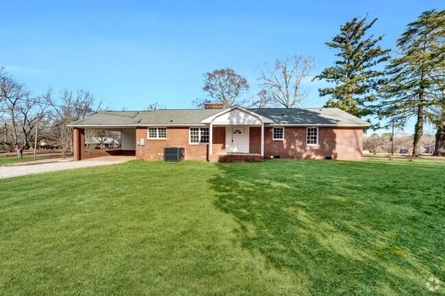 Building Photo - Charming Three Bedroom Home in Gray Court