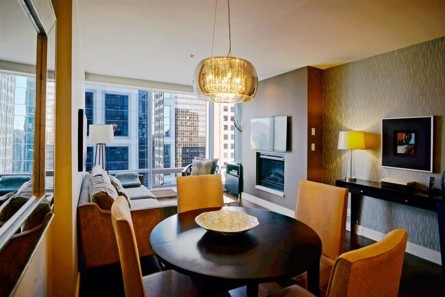 Photo - 1111-1111 Alberni St