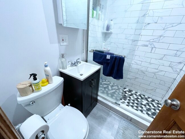 Building Photo - 616 Columbus Ave Unit 4